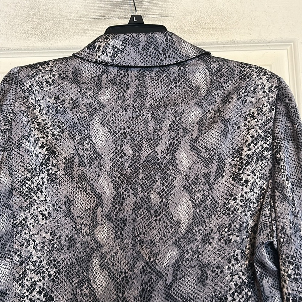 Dana Buchman Black and Gray Snake Print Blazer - Picture 8 of 8